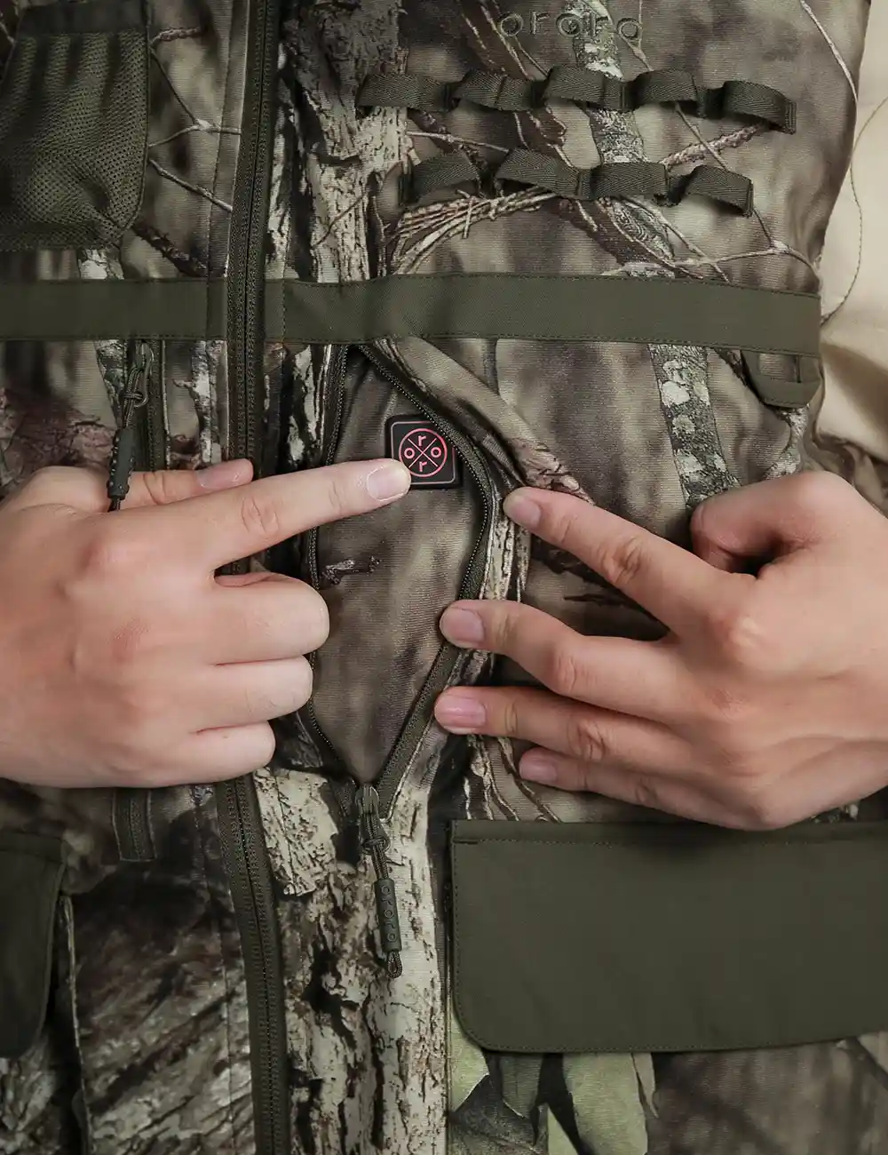 Men's Heated Hunting Vest - Camouflage, Mossy Oak® Country DNA (Apparel Only) (Final Sale) - Image 7