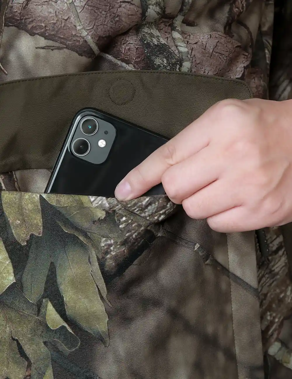 Men's Heated Hunting Vest - Camouflage, Mossy Oak® Country DNA (Apparel Only) (Final Sale) - Image 8